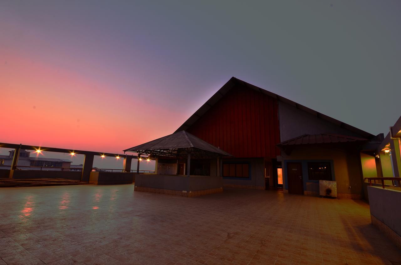 Hotel Rajawas Dibrugarh Exterior foto